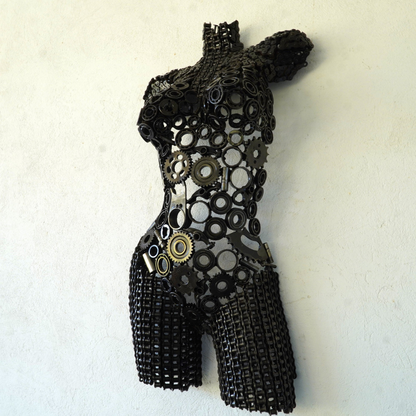 Buste sculpture femme en métal recyclé | sculpture artisanale décorative | 79 × 43 × 21 cm | pièce unique écoresponsable | installation simple
