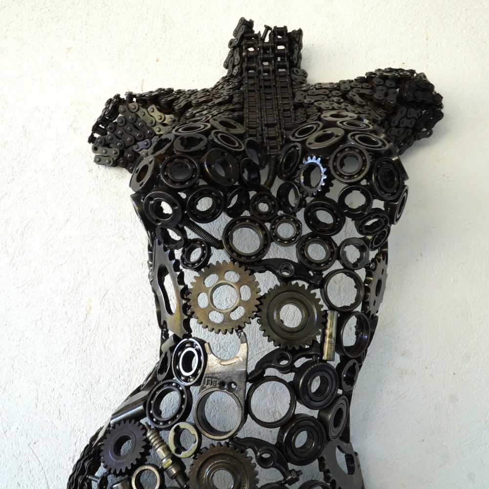 Buste sculpture femme en métal recyclé | sculpture artisanale décorative | 79 × 43 × 21 cm | pièce unique écoresponsable | installation simple