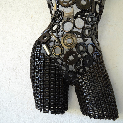 Buste sculpture femme en métal recyclé | sculpture artisanale décorative | 79 × 43 × 21 cm | pièce unique écoresponsable | installation simple