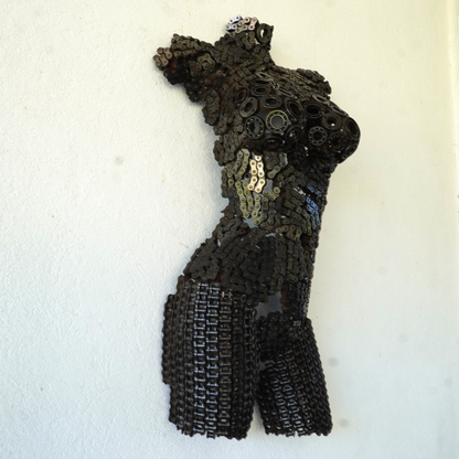 Buste sculpture femme en métal recyclé | sculpture artisanale décorative | 80 × 42 × 20 cm | pièce de caractère | installation simple
