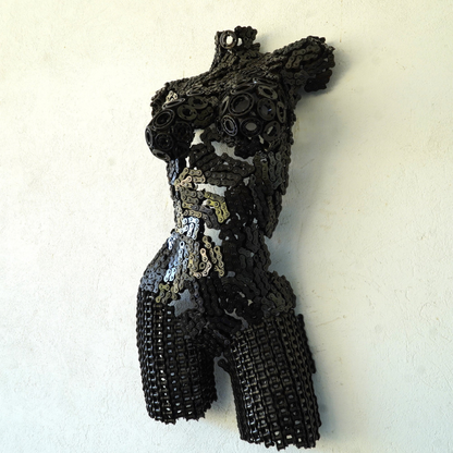 Buste sculpture femme en métal recyclé | sculpture artisanale décorative | 80 × 42 × 20 cm | pièce de caractère | installation simple