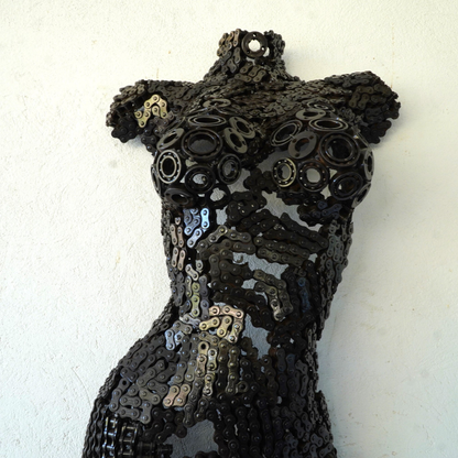 Buste sculpture femme en métal recyclé | sculpture artisanale décorative | 80 × 42 × 20 cm | pièce de caractère | installation simple