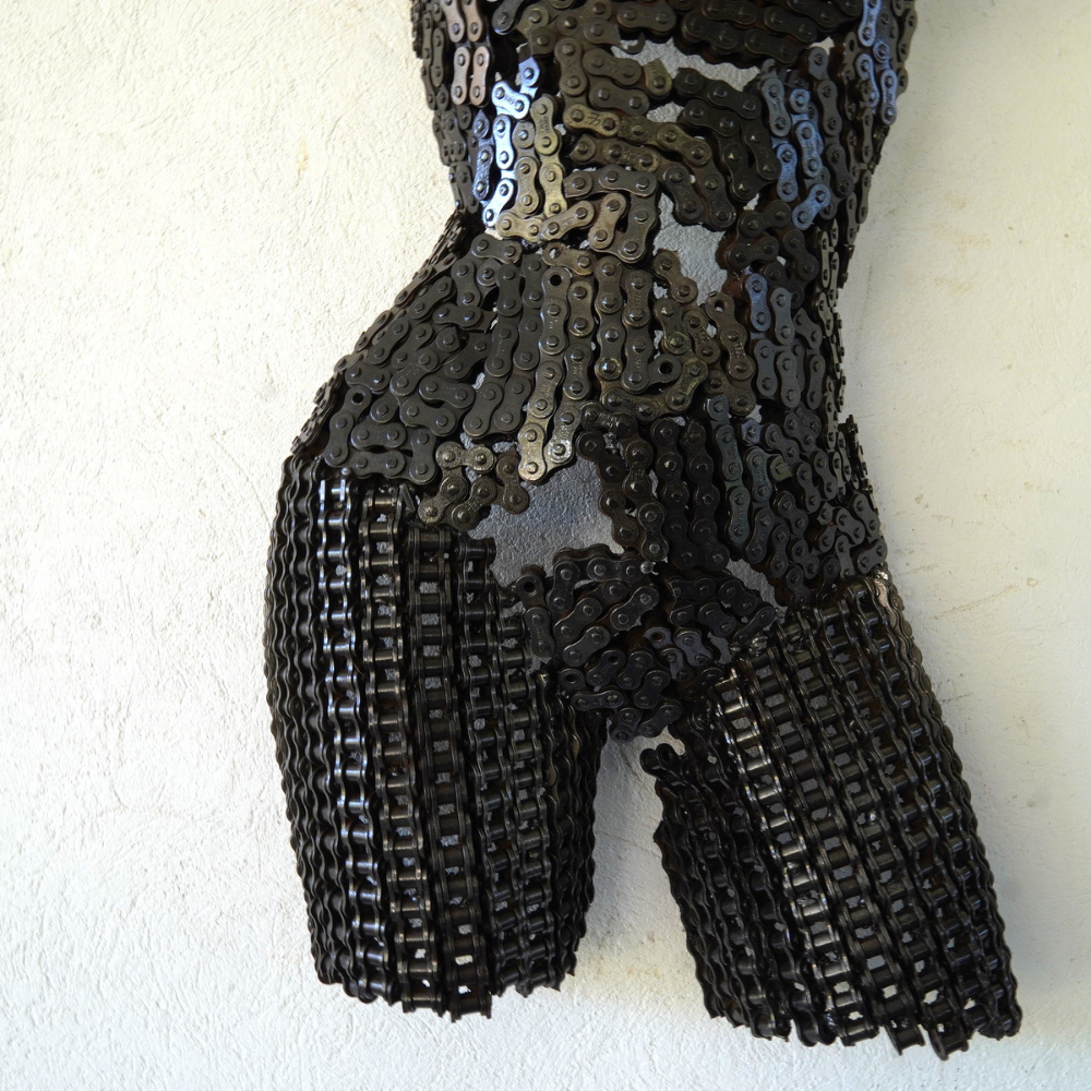 Buste sculpture femme en métal recyclé | sculpture artisanale décorative | 80 × 42 × 20 cm | pièce de caractère | installation simple