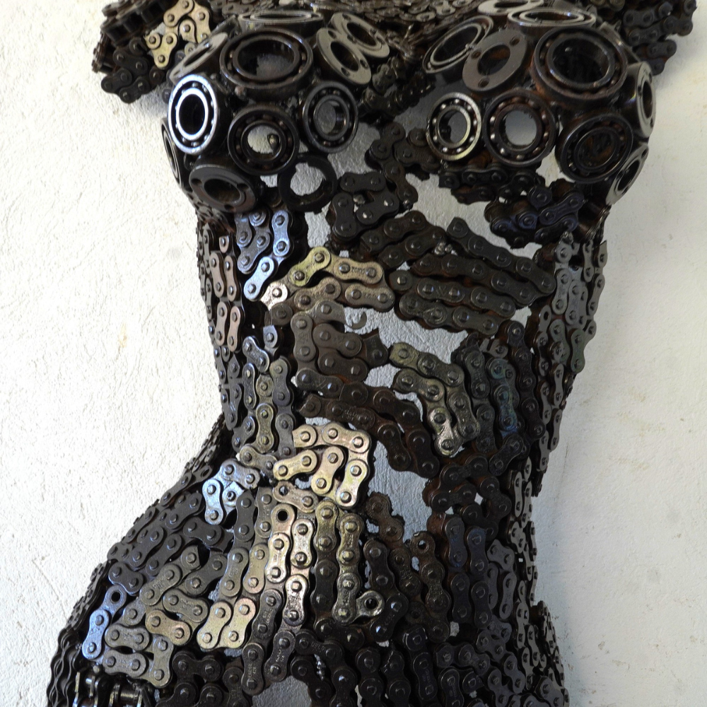 Buste sculpture femme en métal recyclé | sculpture artisanale décorative | 80 × 42 × 20 cm | pièce de caractère | installation simple