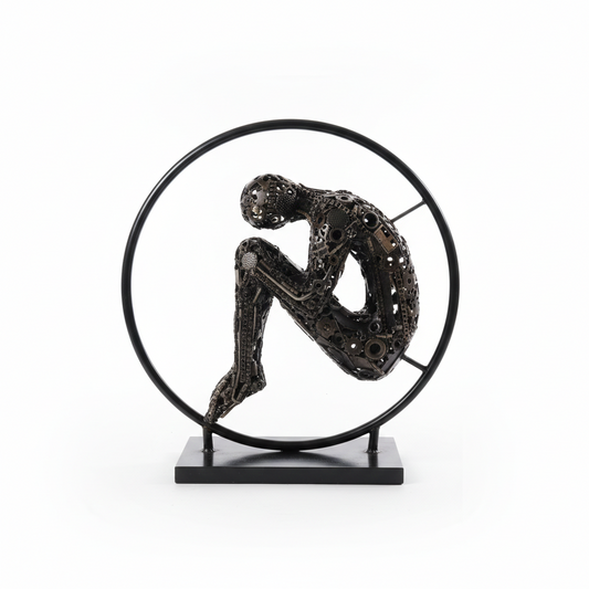 Sculpture en Métal – Figure Humaine Assise