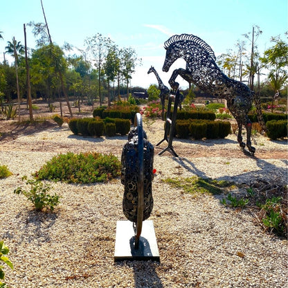 Sculpture en Métal – Figure Humaine Assise