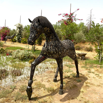 Cheval au trot en métal recyclé – H205 × L290 × l70 cm