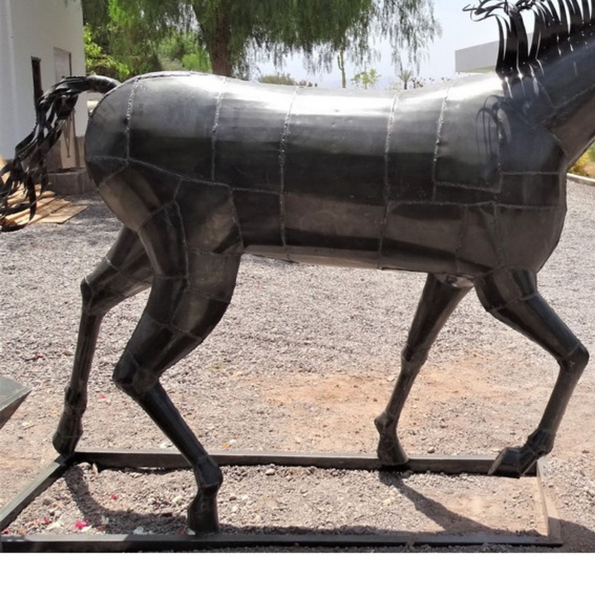 Sculpture en metal , cheval de metal, cheval mécanique, cheval mecanique, tete de cheval, statue cheval extérieur, statue cheval jardin, sculpture animaux, tête de cheval, sculpture cheval, statue cheval, cheval cabré, statue cheval, cheval cabre, sculpture cheval, statue equestre, cheval en bronze, decoration cheval, sculpture metal, deco jardin metal, deco jardin, décoration fer forgé extérieur, decoration exterieur, sculpture metal jardin.