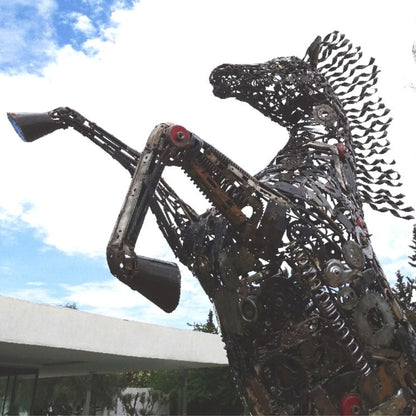 Sculpture en metal, cheval de metal, cheval mécanique, cheval mecanique, tete de cheval, statue cheval extérieur, statue cheval jardin, sculpture animaux, tête de cheval, sculpture cheval, cheval cabré, statue cheval, cheval cabre, sculpture cheval, statue equestre, cheval en bronze, decoration cheval, deco jardin metal, deco jardin, décoration fer forgé extérieur, decoration exterieur, logo cheval, cheval cabré ferrari, sculpture métal recyclé, sculpture art, sculpture en fer soudé.
