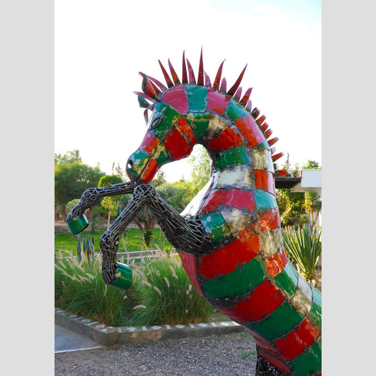 Sculpture en metal, cheval de metal, cheval mécanique, cheval mecanique, tete de cheval, statue cheval extérieur, statue cheval jardin, sculpture animaux, tête de cheval, sculpture cheval, cheval cabré, statue cheval, cheval cabre, sculpture cheval, statue equestre, cheval en bronze, decoration cheval, deco jardin metal, deco jardin, décoration fer forgé extérieur, decoration exterieur, logo cheval, cheval cabré ferrari, sculpture métal recyclé, sculpture art, sculpture en fer soudé.