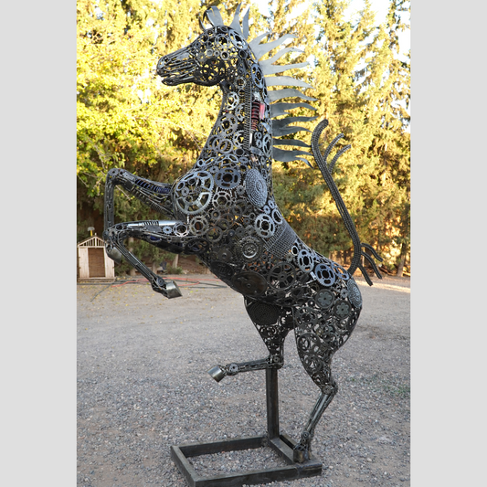 sculpture metal jardin,logo ferrari, ferrari logo, logo cheval, logo voiture cheval, logo cheval voiture, cheval ferrari, cheval cabré ferrari,Sculpture en metal , cheval de metal, cheval mécanique, cheval mecanique, tete de cheval, statue cheval extérieur, statue cheval jardin, sculpture animaux, tête de cheval, sculpture cheval, statue cheval, cheval cabré, statue cheval, cheval cabre, sculpture cheval, cheval de metal, decoration cheval, sculpture metal.