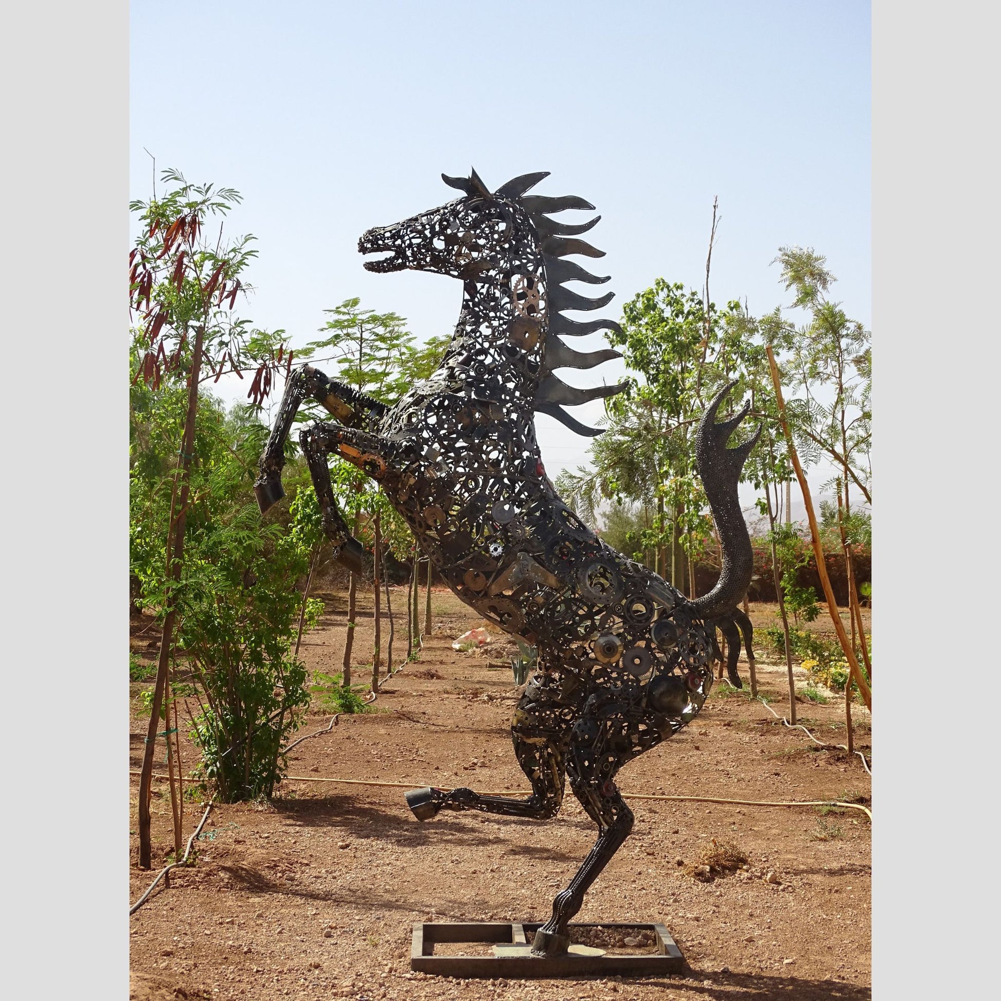 sculpture metal jardin,logo ferrari, ferrari logo, logo cheval, logo voiture cheval, logo cheval voiture, cheval ferrari, cheval cabré ferrari,Sculpture en metal , cheval de metal, cheval mécanique, cheval mecanique, tete de cheval, statue cheval extérieur, statue cheval jardin, sculpture animaux, tête de cheval, sculpture cheval, statue cheval, cheval cabré, statue cheval, cheval cabre, sculpture cheval, cheval de metal, decoration cheval, sculpture metal.