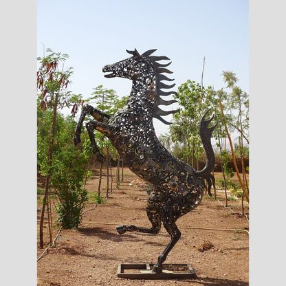 sculpture metal jardin,logo ferrari, ferrari logo, logo cheval, logo voiture cheval, logo cheval voiture, cheval ferrari, cheval cabré ferrari,Sculpture en metal , cheval de metal, cheval mécanique, cheval mecanique, tete de cheval, statue cheval extérieur, statue cheval jardin, sculpture animaux, tête de cheval, sculpture cheval, statue cheval, cheval cabré, statue cheval, cheval cabre, sculpture cheval, cheval de metal, decoration cheval, sculpture metal.
