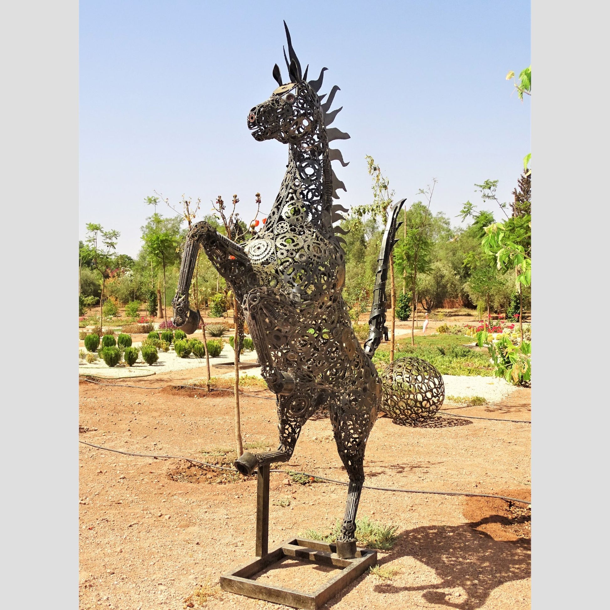 sculpture metal jardin, logo ferrari, ferrari logo, logo cheval, logo voiture cheval, logo cheval voiture, cheval ferrari, cheval cabré ferrari,Sculpture en metal , cheval de metal, cheval mécanique, cheval mecanique, tete de cheval, statue cheval extérieur, statue cheval jardin, sculpture animaux, tête de cheval, sculpture cheval, statue cheval, cheval cabré, statue cheval, cheval cabre, sculpture cheval, cheval de metal, decoration cheval, sculpture metal.