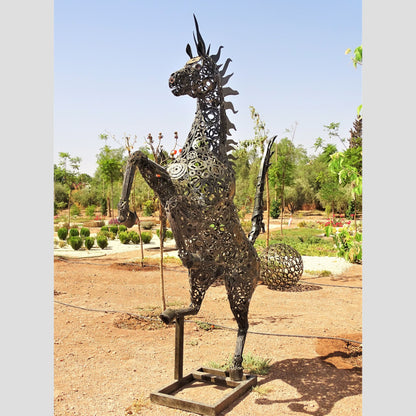 sculpture metal jardin, logo ferrari, ferrari logo, logo cheval, logo voiture cheval, logo cheval voiture, cheval ferrari, cheval cabré ferrari,Sculpture en metal , cheval de metal, cheval mécanique, cheval mecanique, tete de cheval, statue cheval extérieur, statue cheval jardin, sculpture animaux, tête de cheval, sculpture cheval, statue cheval, cheval cabré, statue cheval, cheval cabre, sculpture cheval, cheval de metal, decoration cheval, sculpture metal.