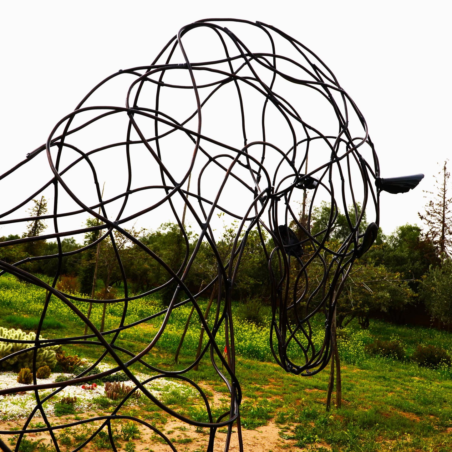 Sculpture cheval métal recyclé 280 cm œuvre monumentale artisanale
