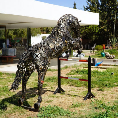 Sculpture en metal , cheval de metal, cheval mécanique, cheval mecanique, tete de cheval, statue cheval extérieur, statue cheval jardin, sculpture animaux, tête de cheval, sculpture cheval, statue cheval, cheval cabré, statue cheval, cheval cabre, sculpture cheval, cheval de metal, statue equestre, , cheval en bronze, decoration cheval, sculpture metal, deco jardin metal, deco jardin, décoration fer forgé extérieur, decoration exterieur, sculpture metal jardin, saut d’obstacle.
