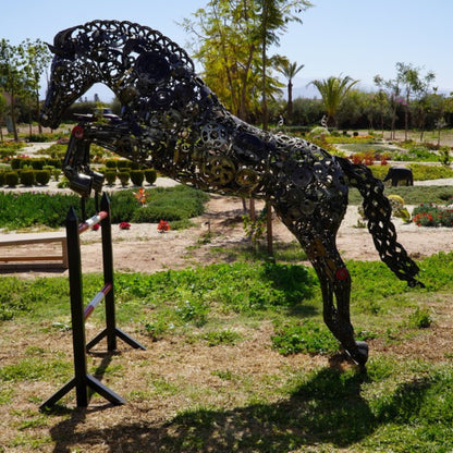 Sculpture en metal , cheval de metal, cheval mécanique, cheval mecanique, tete de cheval, statue cheval extérieur, statue cheval jardin, sculpture animaux, tête de cheval, sculpture cheval, statue cheval, cheval cabré, statue cheval, cheval cabre, sculpture cheval, cheval de metal, statue equestre, , cheval en bronze, decoration cheval, sculpture metal, deco jardin metal, deco jardin, décoration fer forgé extérieur, decoration exterieur, sculpture metal jardin, saut d’obstacle.