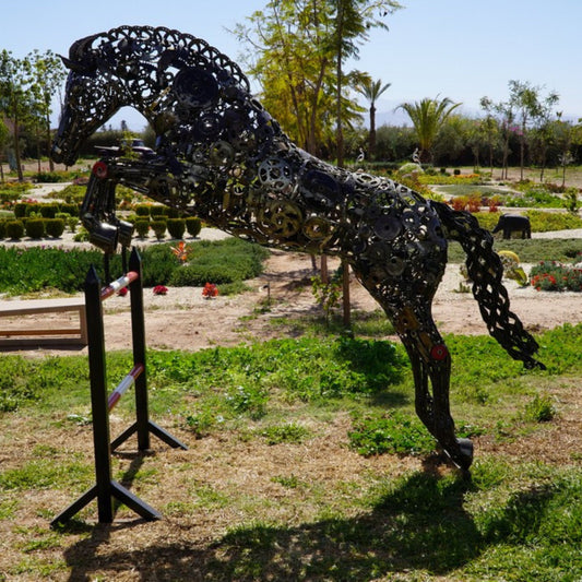 Sculpture en metal , cheval de metal, cheval mécanique, cheval mecanique, tete de cheval, statue cheval extérieur, statue cheval jardin, sculpture animaux, tête de cheval, sculpture cheval, statue cheval, cheval cabré, statue cheval, cheval cabre, sculpture cheval, cheval de metal, statue equestre, , cheval en bronze, decoration cheval, sculpture metal, deco jardin metal, deco jardin, décoration fer forgé extérieur, decoration exterieur, sculpture metal jardin, saut d’obstacle.