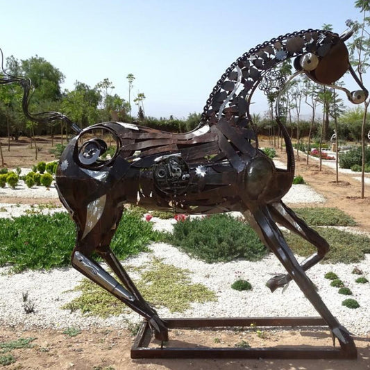 Sculpture en metal , cheval de metal, cheval mécanique, cheval mecanique, tete de cheval, statue cheval extérieur, statue cheval jardin, sculpture animaux, tête de cheval, sculpture cheval, statue cheval, cheval cabré, statue cheval, cheval cabre, sculpture cheval, statue equestre, , cheval en bronze, decoration cheval, sculpture metal, deco jardin metal, deco jardin, décoration fer forgé extérieur, decoration exterieur, sculpture metal jardin.