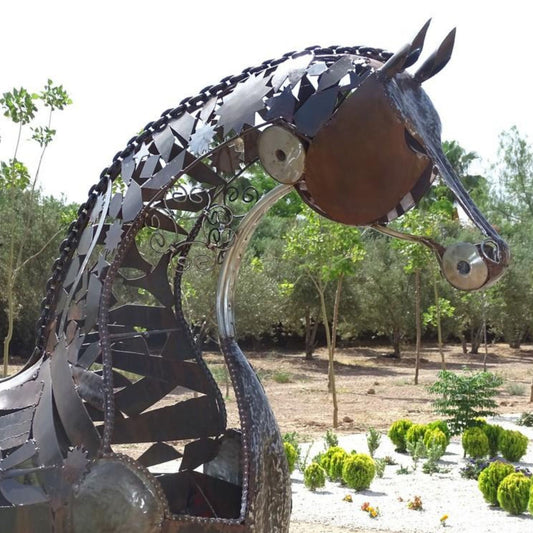 Sculpture en metal , cheval de metal, cheval mécanique, cheval mecanique, tete de cheval, statue cheval extérieur, statue cheval jardin, sculpture animaux, tête de cheval, sculpture cheval, statue cheval, cheval cabré, statue cheval, cheval cabre, sculpture cheval, statue equestre, , cheval en bronze, decoration cheval, sculpture metal, deco jardin metal, deco jardin, décoration fer forgé extérieur, decoration exterieur, sculpture metal jardin.