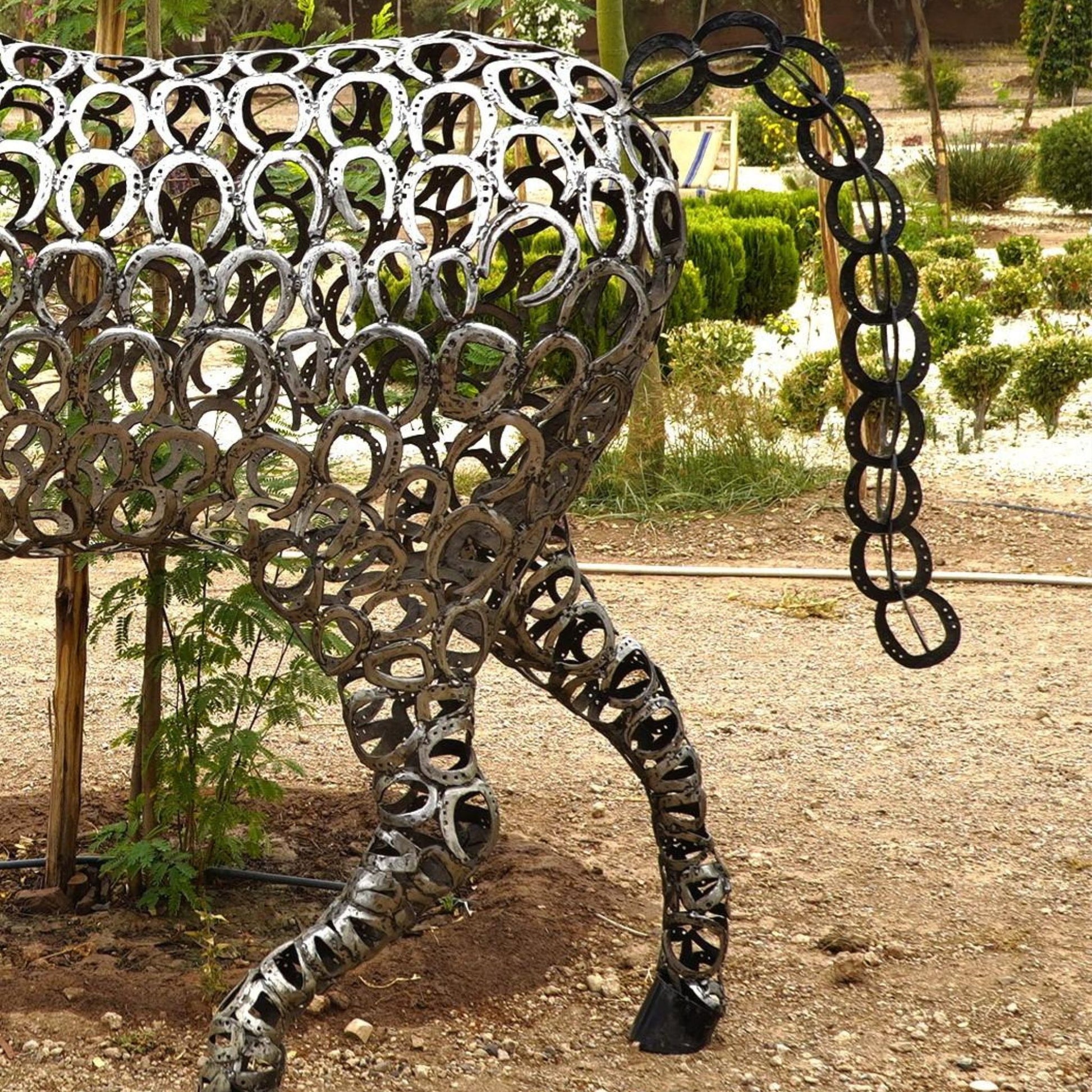 Sculpture en metal , cheval de metal, cheval mécanique, cheval mecanique, tete de cheval, statue cheval extérieur, statue cheval jardin, sculpture animaux, tête de cheval, sculpture cheval, statue cheval, cheval cabré, statue cheval, cheval cabre, sculpture cheval, statue equestre, , cheval en bronze, decoration cheval, sculpture metal, deco jardin metal, deco jardin, décoration fer forgé extérieur, decoration exterieur, sculpture metal jardin.