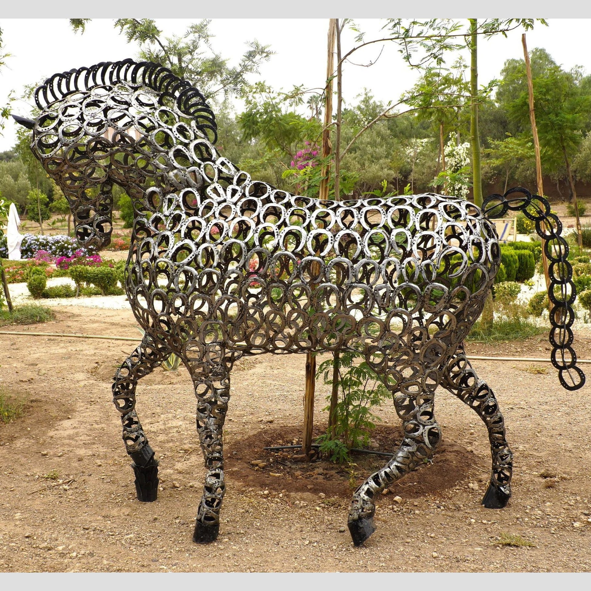 Sculpture en metal , cheval de metal, cheval mécanique, cheval mecanique, tete de cheval, statue cheval extérieur, statue cheval jardin, sculpture animaux, tête de cheval, sculpture cheval, statue cheval, cheval cabré, statue cheval, cheval cabre, sculpture cheval, statue equestre, , cheval en bronze, decoration cheval, sculpture metal, deco jardin metal, deco jardin, décoration fer forgé extérieur, decoration exterieur, sculpture metal jardin.