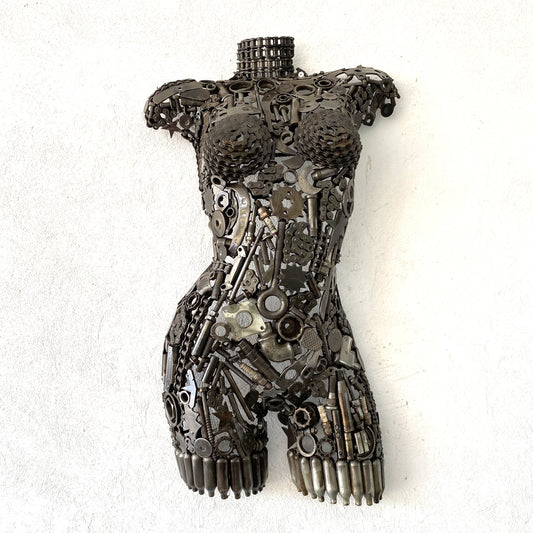 Sculpture demi-buste de femme en métal recyclé – H70 × L45 × P15 cm