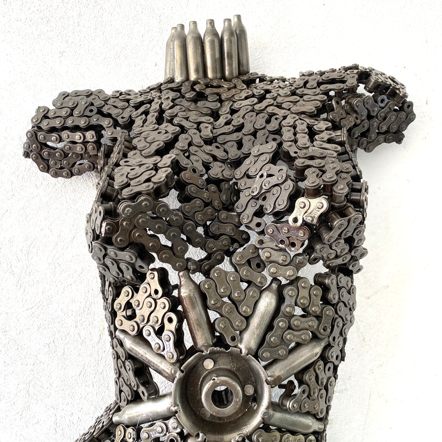 Sculpture demi-buste de femme en métal recyclé – H70 × L45 × P15 cm