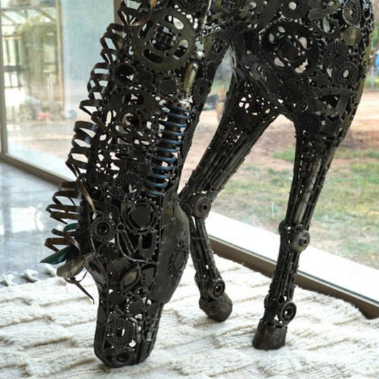 Sculpture en metal , cheval de metal, cheval mécanique, cheval mecanique, statue cheval extérieur, statue cheval jardin, sculpture animaux, sculpture cheval, cheval cabré, statue cheval, sculpture cheval, statue equestre, , cheval en bronze, decoration cheval, sculpture metal, deco jardin metal, deco jardin, décoration fer forgé extérieur, decoration exterieur, sculpture metal jardin, tête de cheval, figurine cheval, tete de cheval, tete cheval, statue cheval, demi pension cheval, demi cheval.