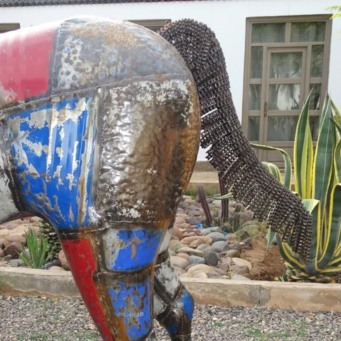 Sculpture en metal , cheval de metal, cheval mécanique, cheval mecanique, tete de cheval, statue cheval extérieur, statue cheval jardin, sculpture animaux, tête de cheval, sculpture cheval, statue cheval, cheval cabré, statue cheval, cheval cabre, sculpture cheval, statue equestre, cheval en bronze, decoration cheval, sculpture metal, deco jardin metal, deco jardin, décoration fer forgé extérieur, decoration exterieur, sculpture metal jardin.