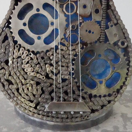 Sculpture en metal, guitare en metal, guitare en métal, guitare métallique, guitare déco, guitare mur deco, guitare mur, guitare decorative, guitare décoration murale, guitare décoration, decoration guitare, guitare pour metal, guitare métal, guitar metal, guitare electrique metal, deco guitare murale, deco guitare.