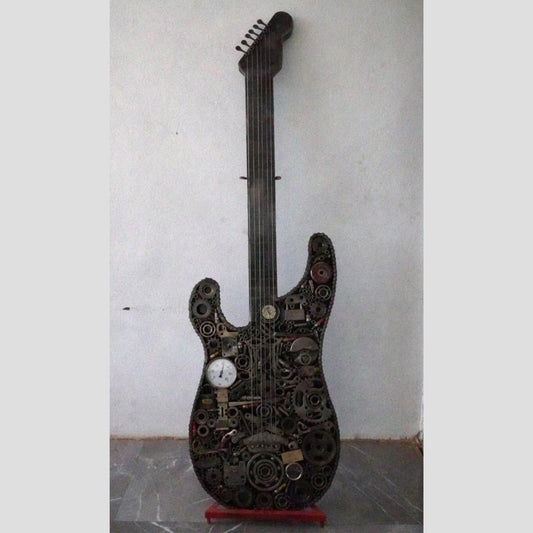 Sculpture en metal, guitare en metal, guitare en métal, guitare métallique, guitare déco, guitare mur deco, guitare mur, guitare decorative, guitare décoration murale, guitare décoration, decoration guitare, guitare pour metal, guitare métal, guitar metal, guitare electrique metal, deco guitare murale, deco guitare.