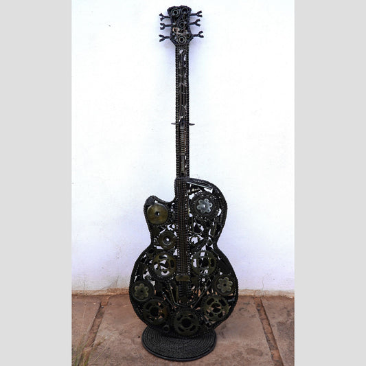 Sculpture en metal, guitare en metal, guitare en métal, guitare métallique, guitare déco, guitare mur deco, guitare mur, guitare decorative, guitare décoration murale, guitare décoration, decoration guitare, guitare pour metal, guitare métal, guitar metal, guitare electrique metal, deco guitare murale, deco guitare.