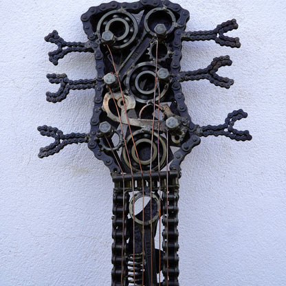 Sculpture en metal, guitare en metal, guitare en métal, guitare métallique, guitare déco, guitare mur deco, guitare mur, guitare decorative, guitare décoration murale, guitare décoration, decoration guitare, guitare pour metal, guitare métal, guitar metal, guitare electrique metal, deco guitare murale, deco guitare.