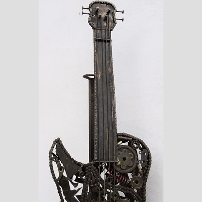 Sculpture en metal, guitare en metal, guitare en métal, guitare métallique, guitare déco, guitare mur deco, guitare mur, guitare decorative, guitare décoration murale, guitare décoration, decoration guitare, guitare pour metal, guitare métal, guitar metal, guitare electrique metal, deco guitare murale, deco guitare.