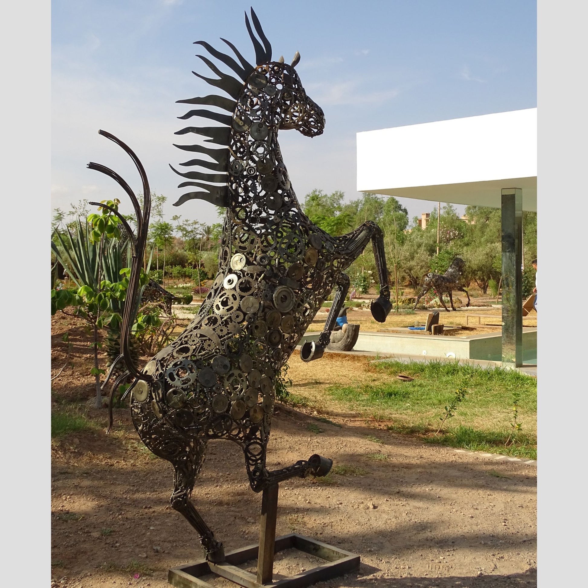 sculpture metal jardin,logo ferrari, ferrari logo, logo cheval, logo voiture cheval, logo cheval voiture, cheval ferrari, cheval cabré ferrari,Sculpture en metal , cheval de metal, cheval mécanique, cheval mecanique, tete de cheval, statue cheval extérieur, statue cheval jardin, sculpture animaux, tête de cheval, sculpture cheval, statue cheval, cheval cabré, statue cheval, cheval cabre, sculpture cheval, cheval de metal, decoration cheval, sculpture metal.