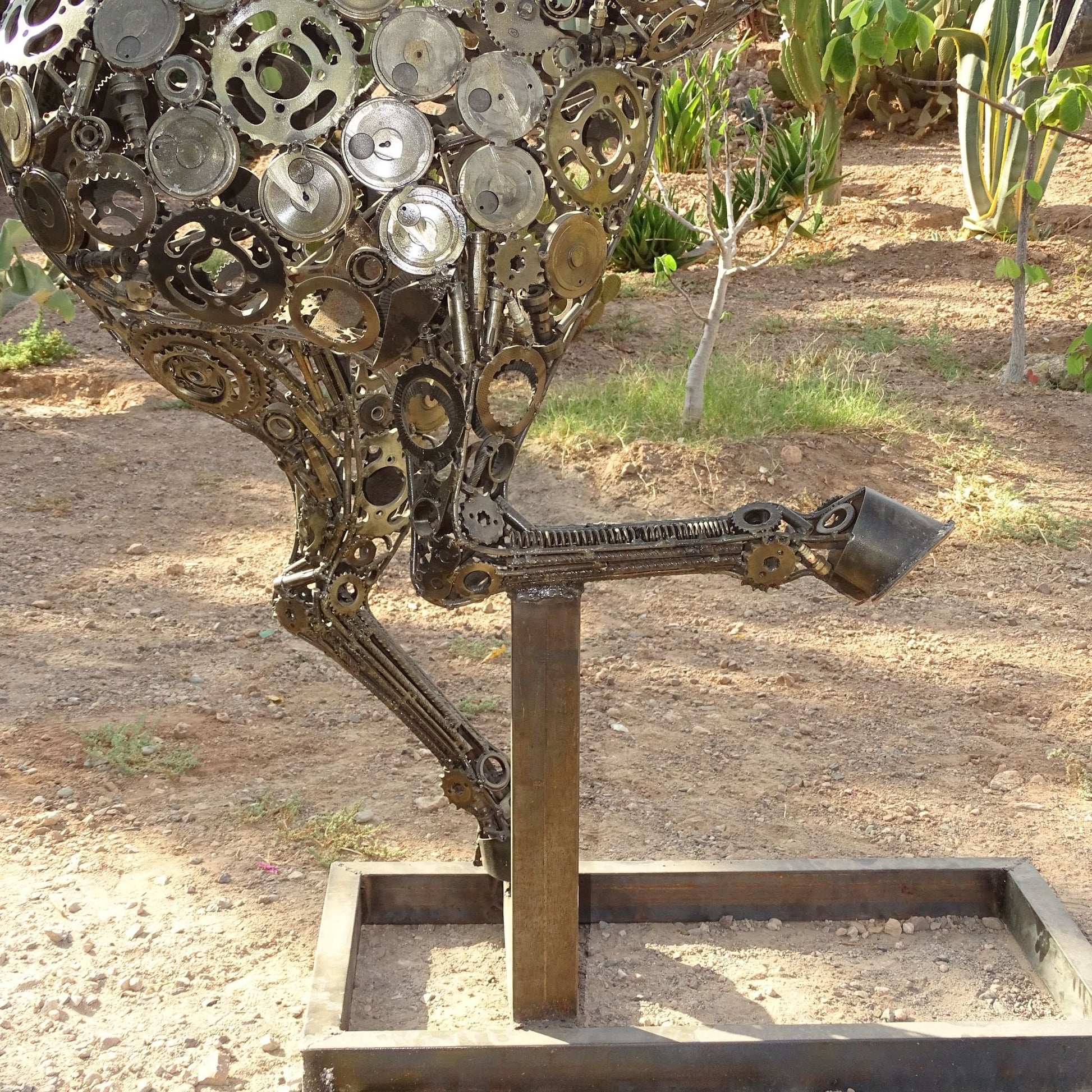 sculpture metal jardin,logo ferrari, ferrari logo, logo cheval, logo voiture cheval, logo cheval voiture, cheval ferrari, cheval cabré ferrari,Sculpture en metal , cheval de metal, cheval mécanique, cheval mecanique, tete de cheval, statue cheval extérieur, statue cheval jardin, sculpture animaux, tête de cheval, sculpture cheval, statue cheval, cheval cabré, statue cheval, cheval cabre, sculpture cheval, cheval de metal, decoration cheval, sculpture metal.