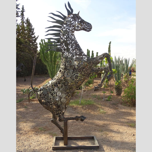 sculpture metal jardin,logo ferrari, ferrari logo, logo cheval, logo voiture cheval, logo cheval voiture, cheval ferrari, cheval cabré ferrari,Sculpture en metal , cheval de metal, cheval mécanique, cheval mecanique, tete de cheval, statue cheval extérieur, statue cheval jardin, sculpture animaux, tête de cheval, sculpture cheval, statue cheval, cheval cabré, statue cheval, cheval cabre, sculpture cheval, cheval de metal, decoration cheval, sculpture metal.