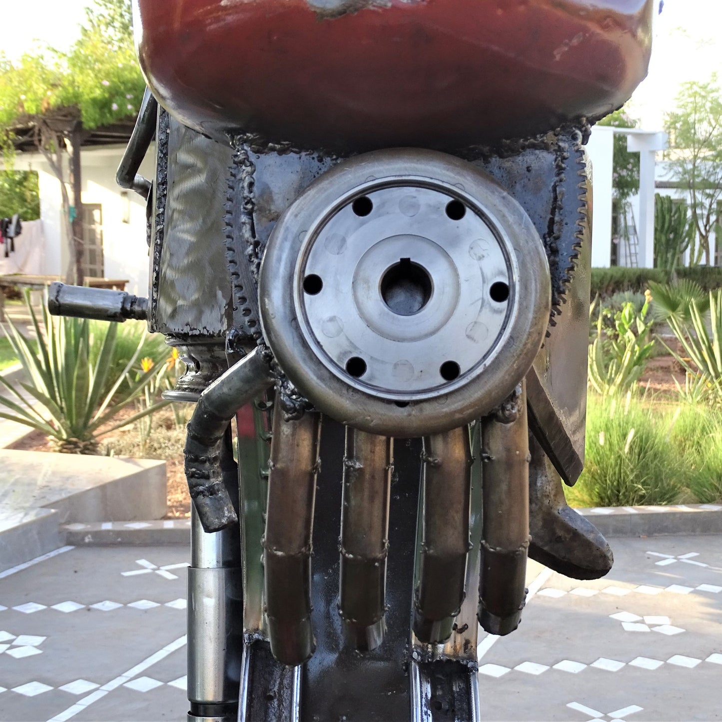 sculpture robot, robot sculpture, sculpture robot metal, robot deco, robot geant, sculpture acier, deco metal jardin, sculpture jardin, statue de jardin, statue exterieur, deco metal jardin, décora-tion, sculpture ferraille, sculpture en fer soudé, sculpture métal recyclé, sculpture art, décoration fer forgé extérieur, decoration exterieur, sculpture en metal.