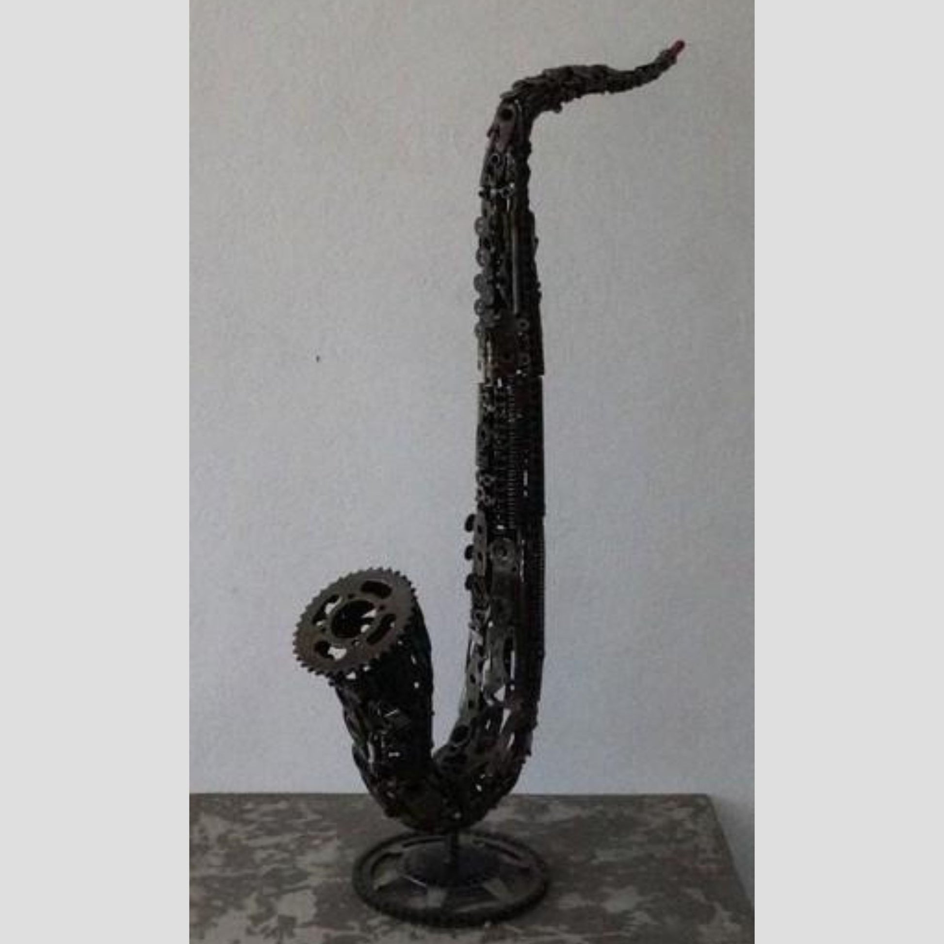 Sculpture, Instrument de musique, les instruments de musique, sculpture musique, statue musicale, statut musical, musique statue musicale, statues musicales, statue musical, deco musique, sculpture moderne, Sculpture en metal, saxophone métal recyclé, sculpture saxophone métal, jazz, Musique, 
saxophone décoratif métal, saxophone en métal recyclé, sculpture instrument musique métal, 
sculpture metal, sculpture en fer soudé, metal art.
