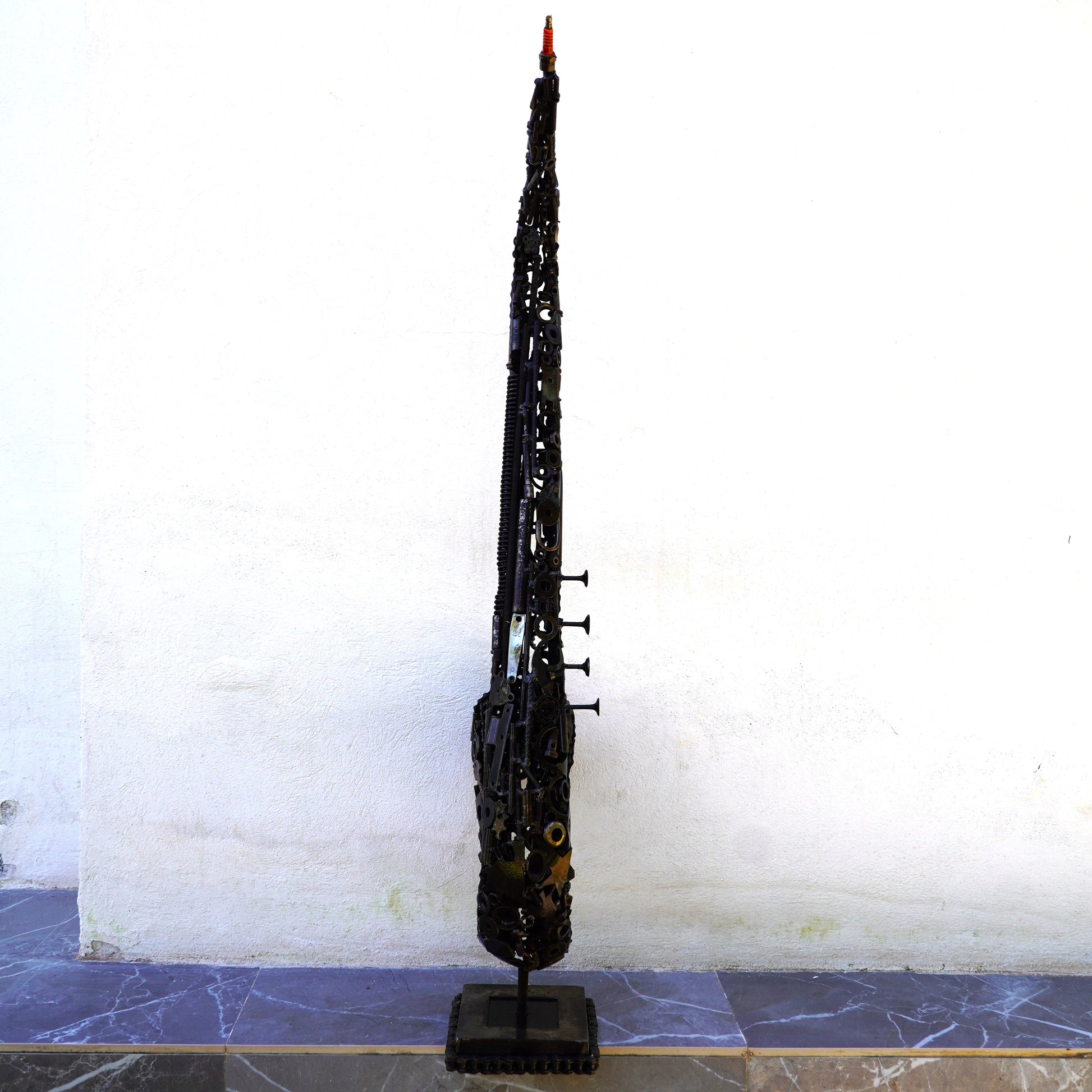 Saxophone en métal recyclé décoration industrielle pour bar ou restaurant