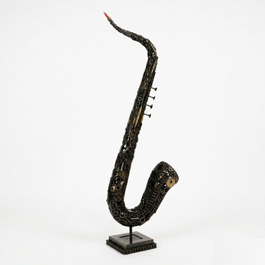 Sculpture saxophone en métal recyclé décoration artistique style industriel