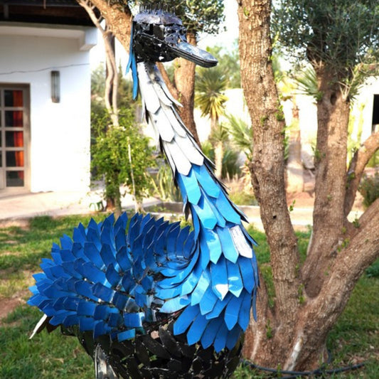 sculpture autruche métal recyclé, statue autruche décoration jardin, autruche design extérieur métal, art animalier métal recyclé, autruche géante en fer forgé, déco contemporaine en métal, sculpture d’autruche fait main, autruche en fer pour jardin, œuvre écologique métal recyclé, autruche décorative artisanale, art moderne autruche métal, pièce unique déco extérieure, sculpture animale recyclée.