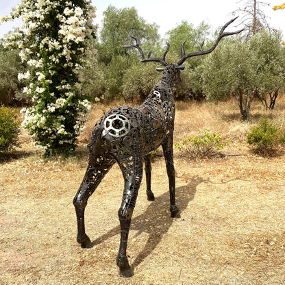 Sculpture cerf en métal recyclé – H220 × L210 × l170 cm