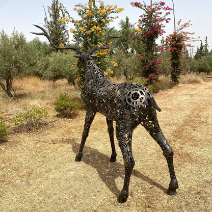 Sculpture cerf en métal recyclé – H220 × L210 × l170 cm