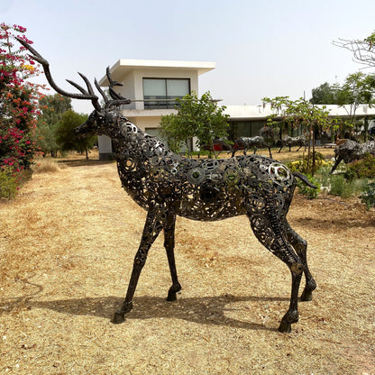 Sculpture cerf en métal recyclé – H220 × L210 × l170 cm
