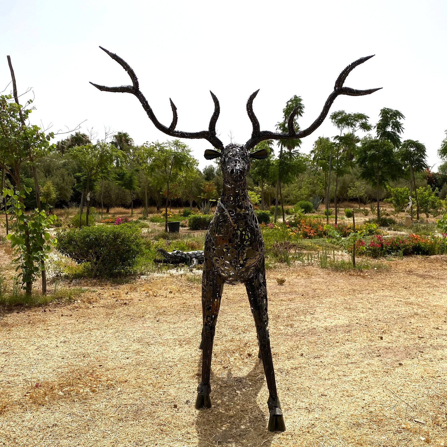 Sculpture cerf en métal recyclé – H220 × L210 × l170 cm