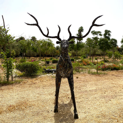Sculpture cerf en métal recyclé – H220 × L210 × l170 cm