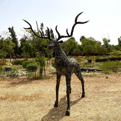 Sculpture cerf en métal recyclé – H220 × L210 × l170 cm